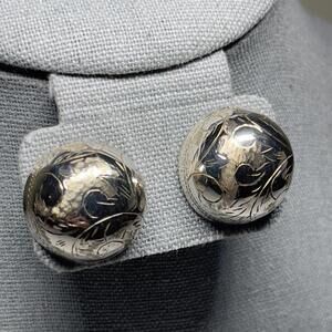 Sterling Silver 925 Etched Paisley Design Hollow Domes Stud Earrings Thailand